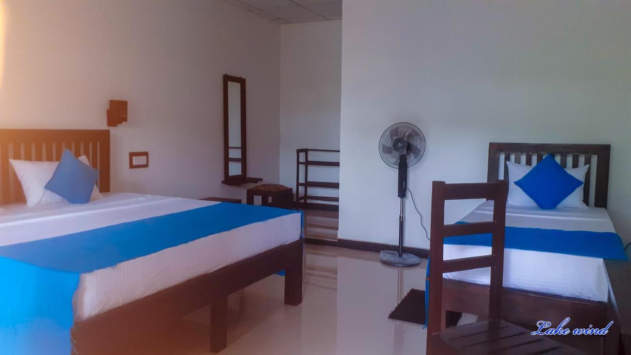 Lake Wind Habarana Luaran gambar